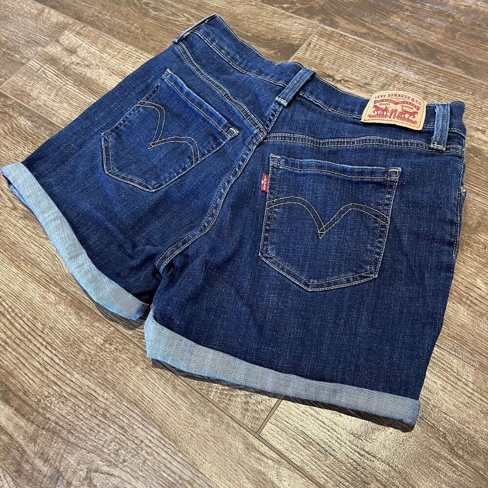 Levi's Mid-Length Shorts Women Size 27 Blue Medium Wash Mid-Rise Cuffed Denim - Picture 7 of 9